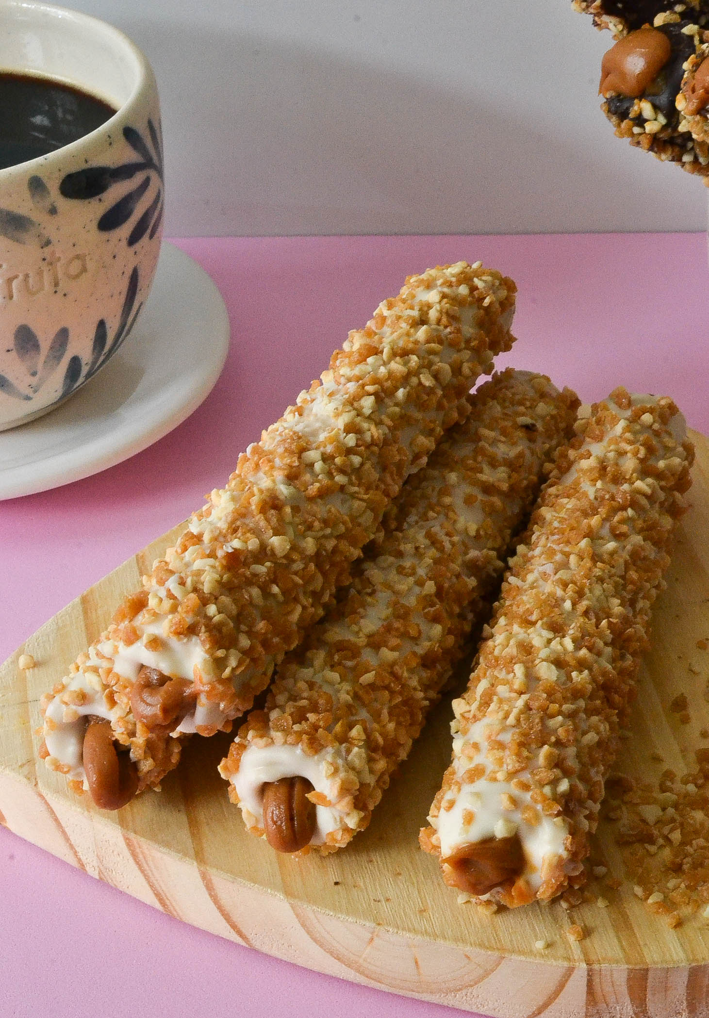 Cubanitos bañados blancos con almendras